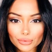 Афшан Азад Голая