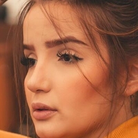Анна Ливья Голая