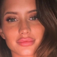 Аннилу Голая