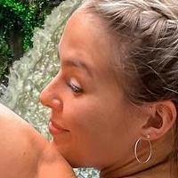 Бриони Менгхэм Голая