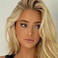 Эмили Кулл Голая