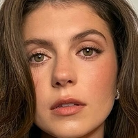 Эмили Бейдер Голая