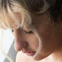 Джорджия Луиза Голая