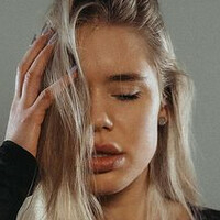 Холлаура Голая