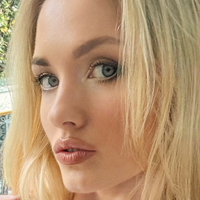 ХоллисВорлдвип Голая