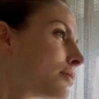 Инес Эстель Кан Голая