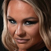 Айви Нил Голая