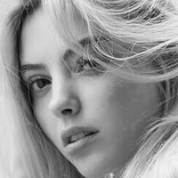 Йетте София Голая