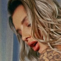 Джу Джу Брейс / Юлия Абрамс Голая