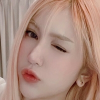 лейдиайсалиса Голая