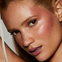 Лаура Азеведо Голая