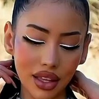 Лесли Люкс Голая