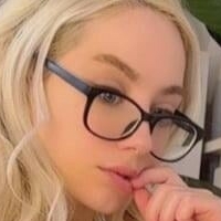 Ниа Пикси Голая