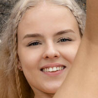 Петит Эмма Голая