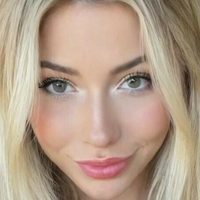 плейуитхчло Голая