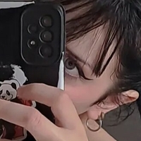 плюиделанюит Голая