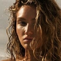 Райли Расселл Голая