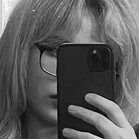 седит Голая