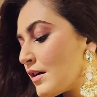 Шивалийка Оберой Голая