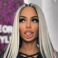 Саззи Айс Голая