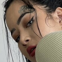 Уна Кейкс Голая